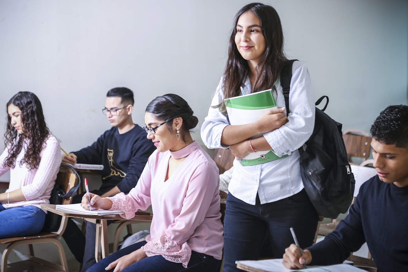 Estudiantes en un aula